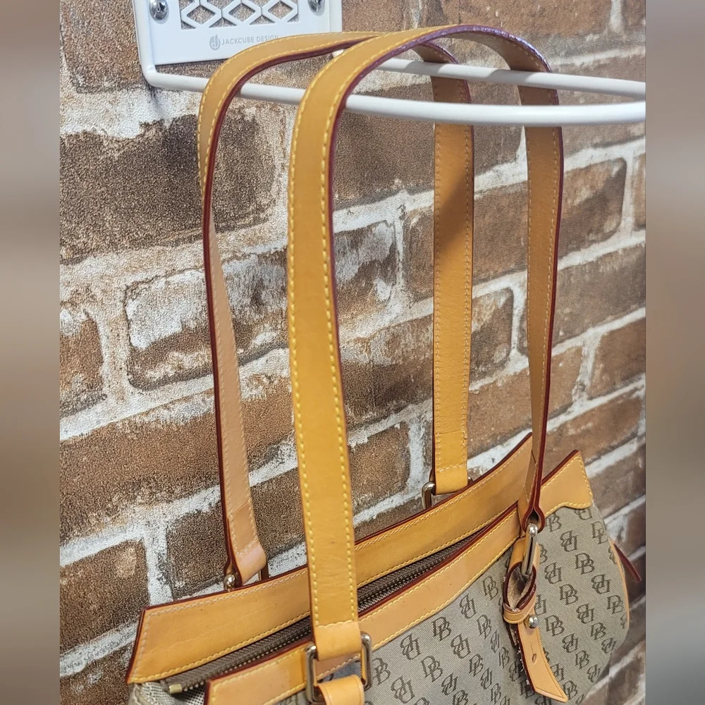 Dooney Bourke bag - Picture 9 of 10